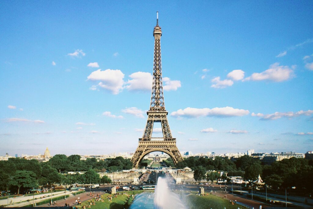 Best European Countries to Study Abroad in 2025 “Pakistani and international students studying near Eiffel Tower”